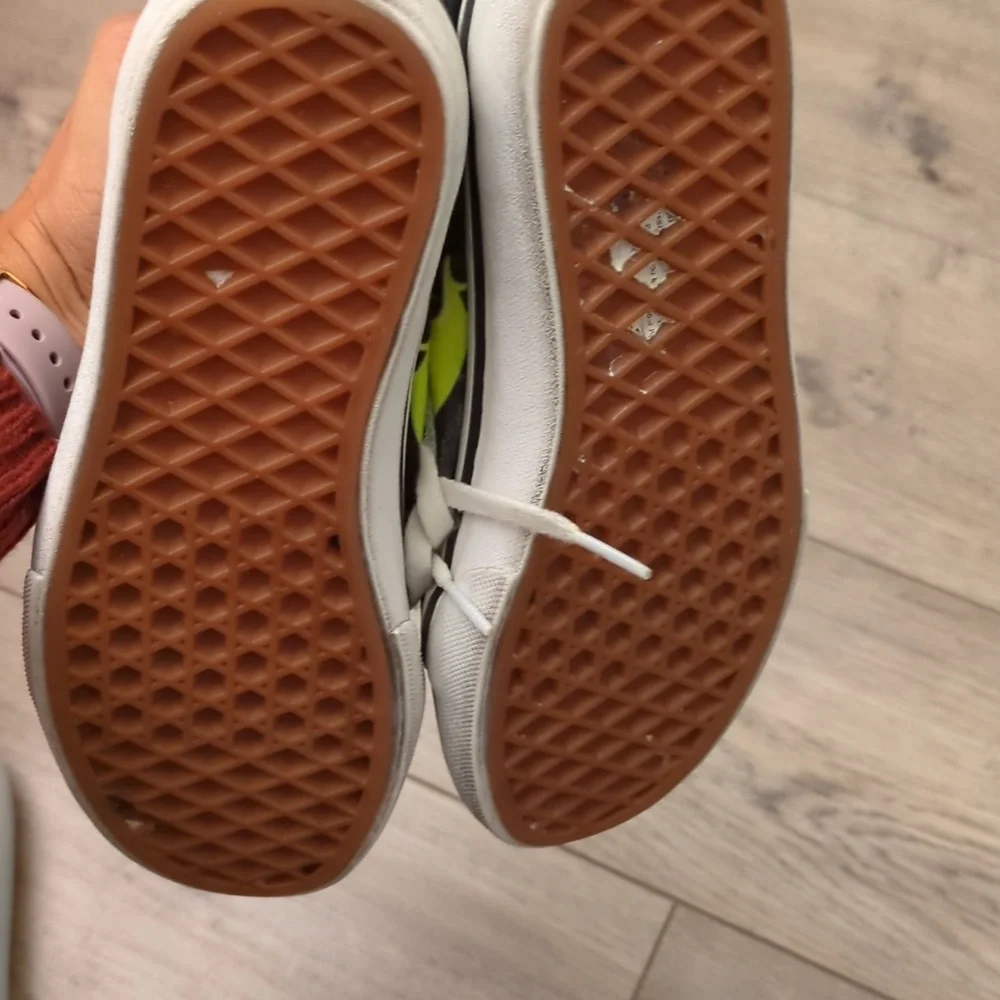 Vans - Picture 6 of 6